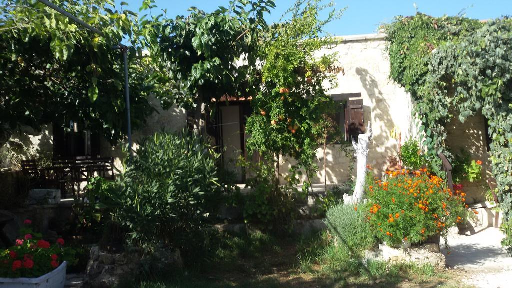 Loxandra Inn