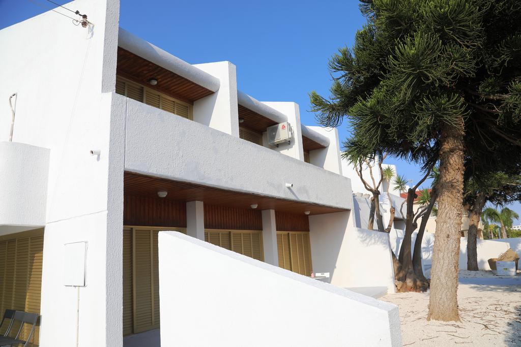 Napa Nissi Beach Villa *