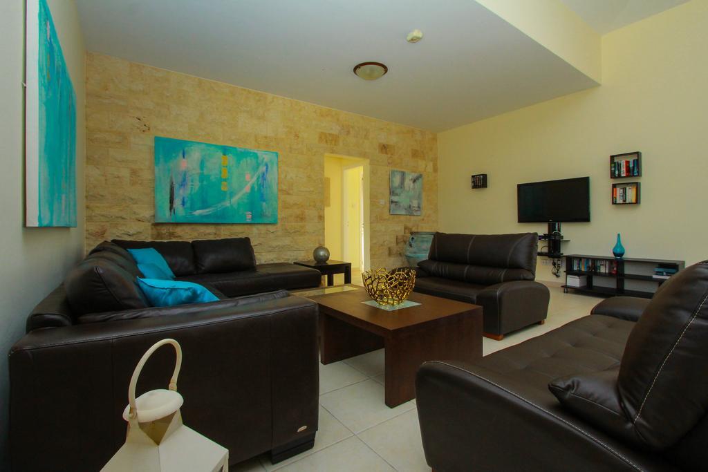 Villa Theos Club