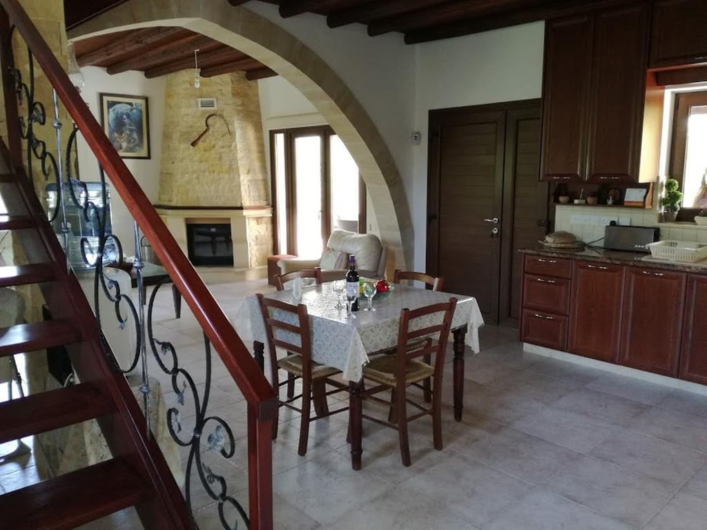 Villa Valencia Grove Miliou