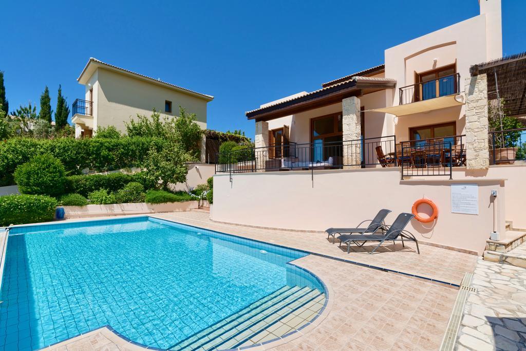 Villa 4 Bedroom Helidoni With Private Infinity Pool, Aphrodite Hills Kouklia