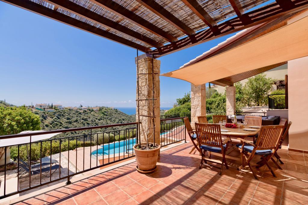 4 Bedroom Helidoni With Private Infinity Pool, Aphrodite Hills Villa *