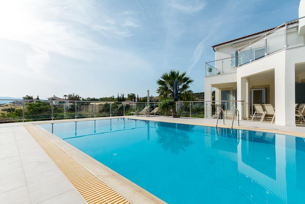 Riverside Villa Polis