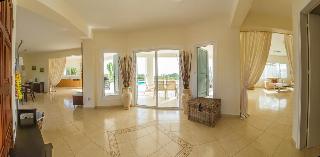 Villa Riverside Polis