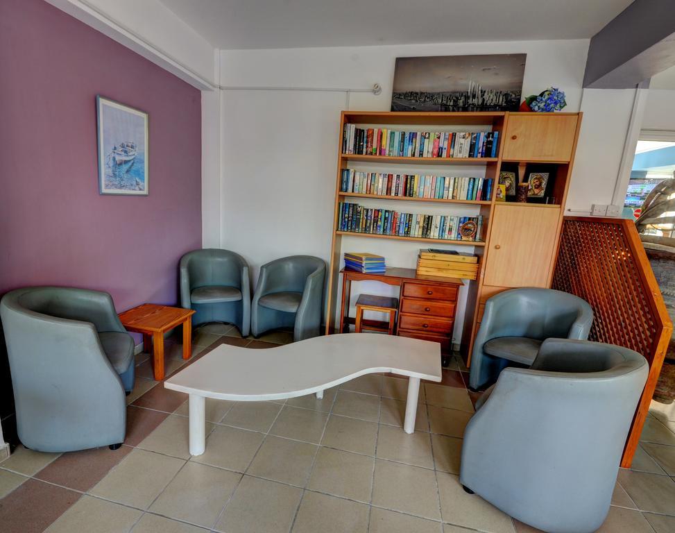 Aparthotel Renos