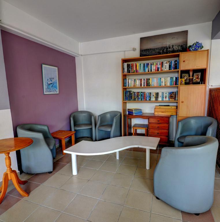 Renos Aparthotel Polis