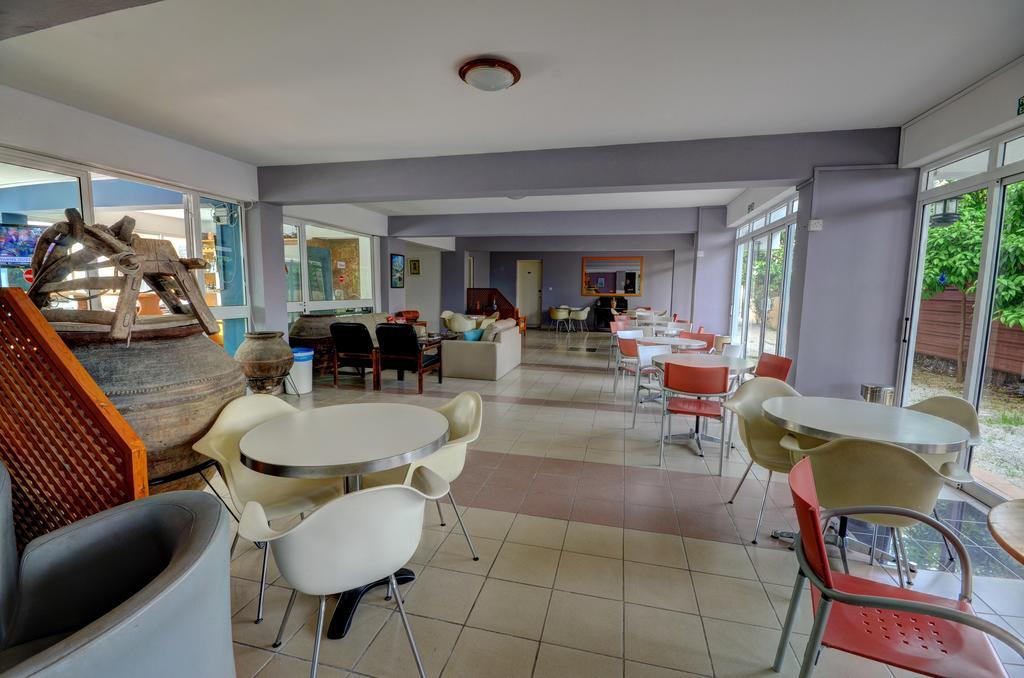 Renos Aparthotel