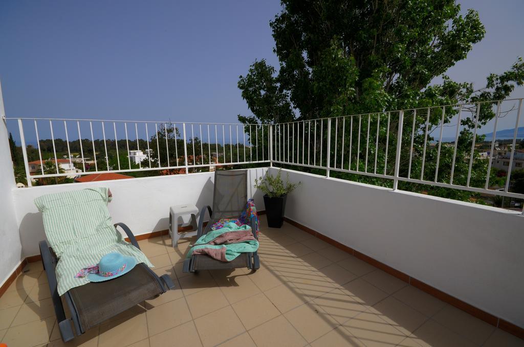 Aparthotel Renos
