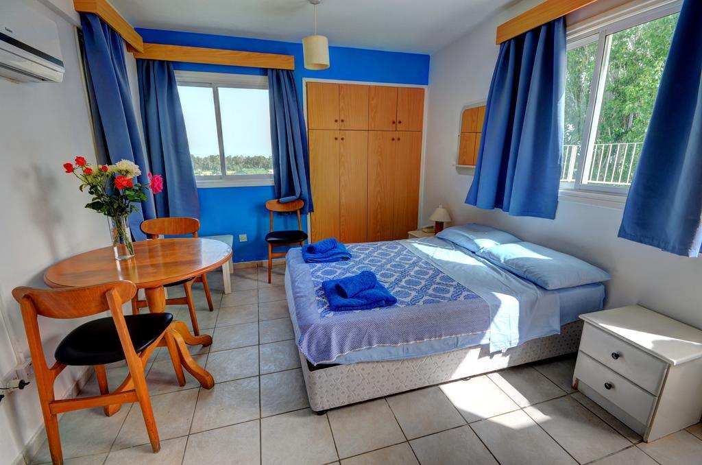 Renos Aparthotel