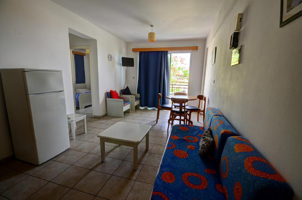 Aparthotel Renos Polis
