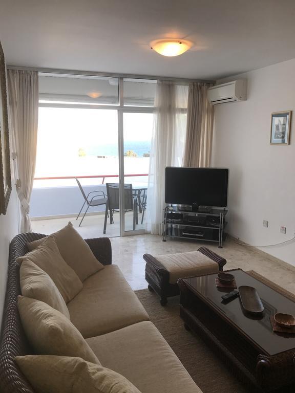 Amathusia Beach Apartment *