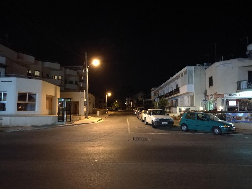 Siamese * Paralimni
