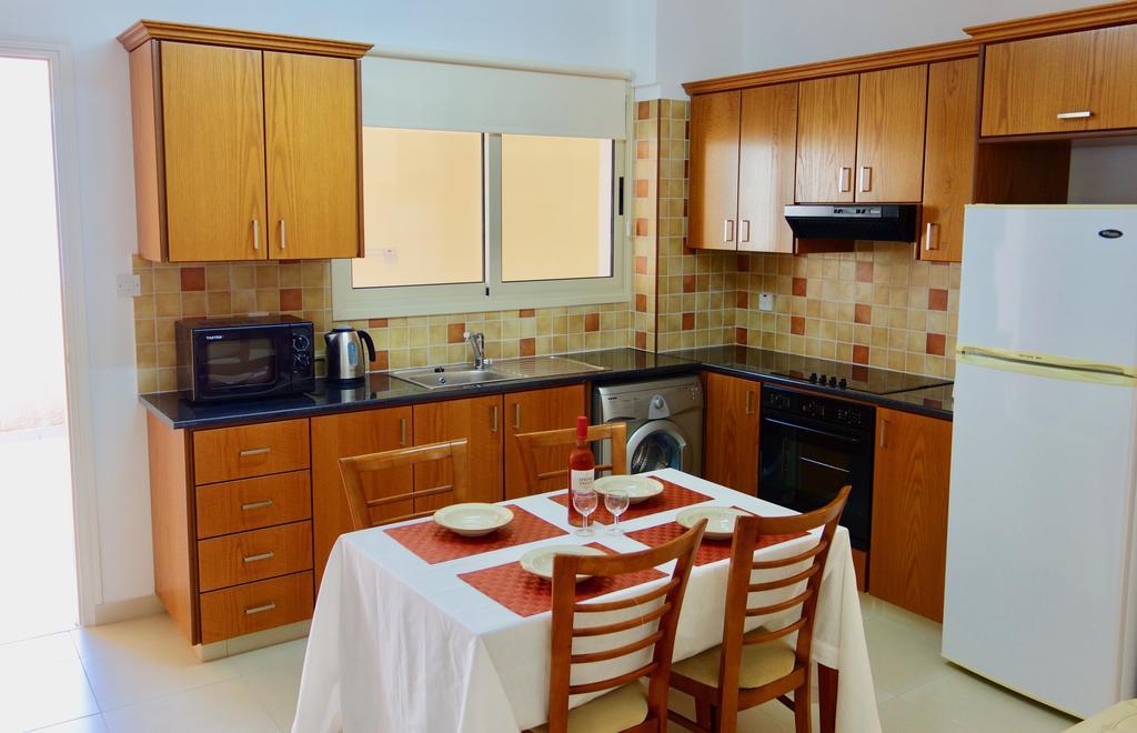 Apartment Alineris Peyia