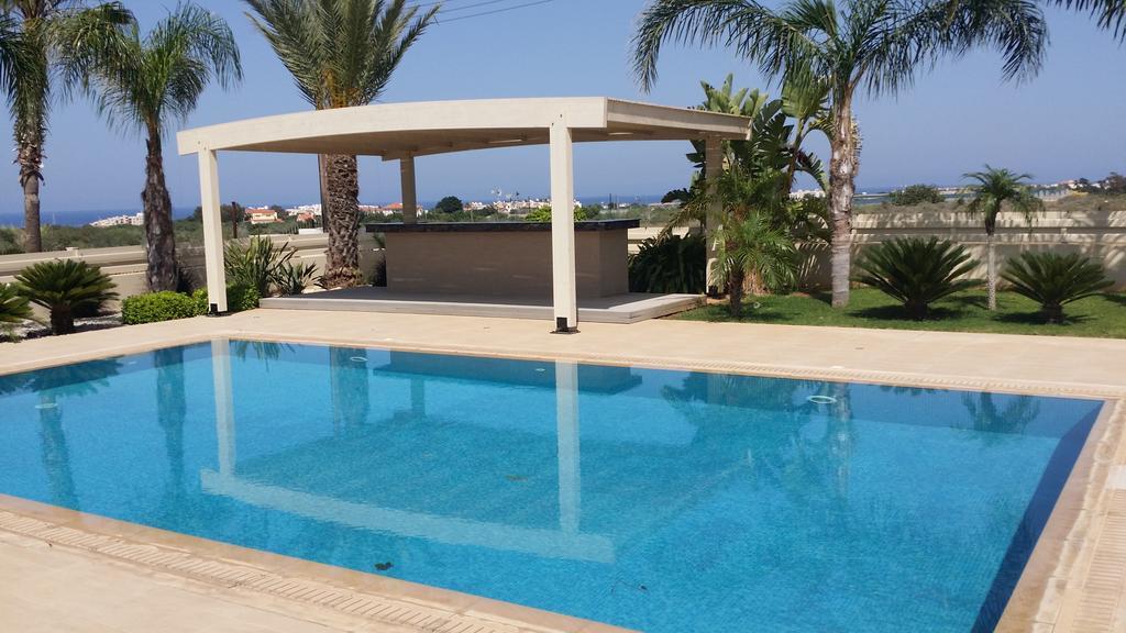 Noufaro Luxury Pernera