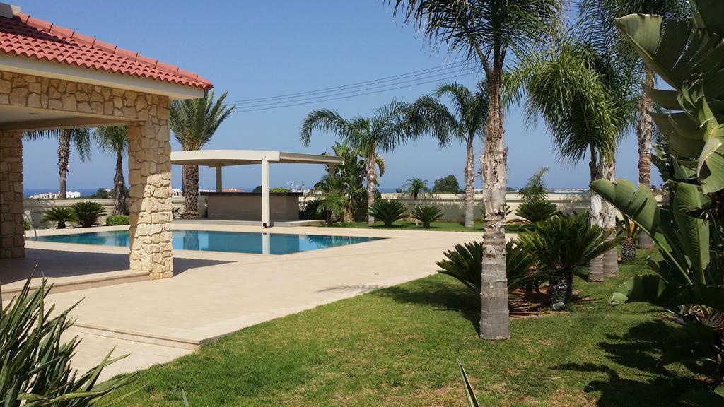 Noufaro Luxury Villa Pernera