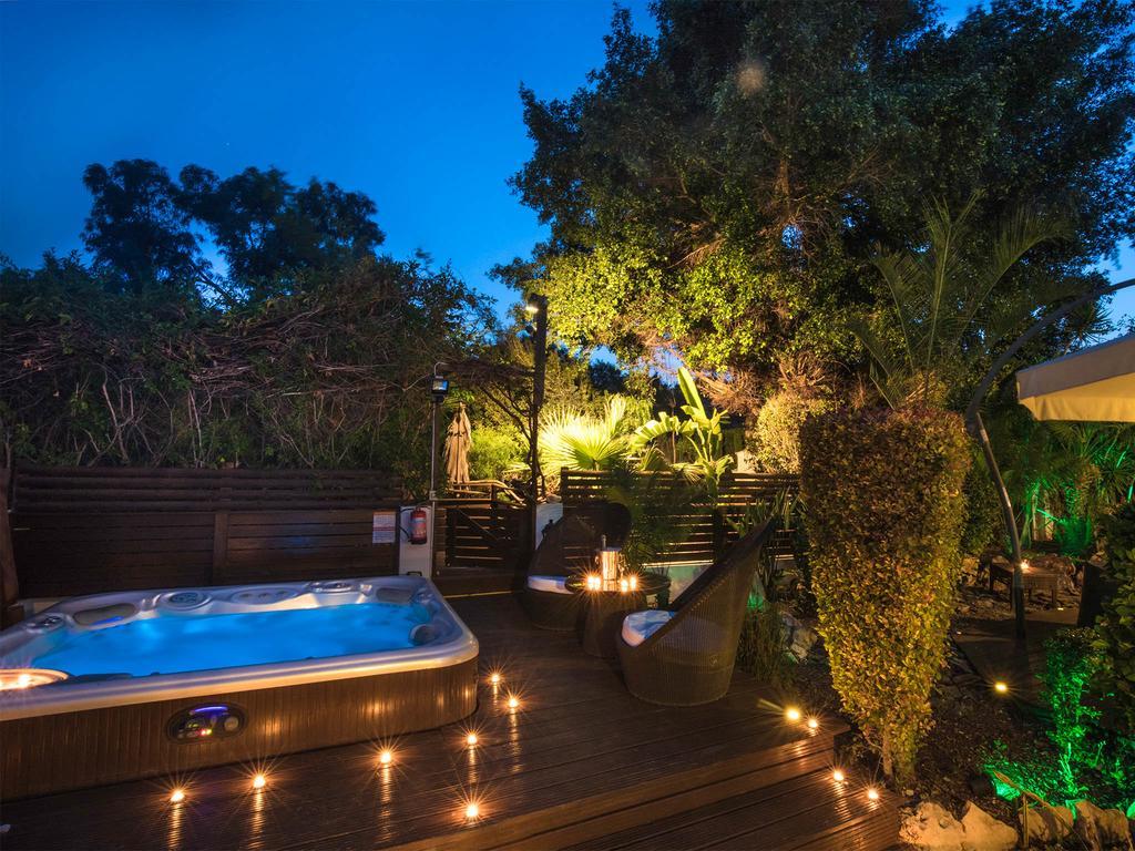 Amelie - Konnos Beach Villa *