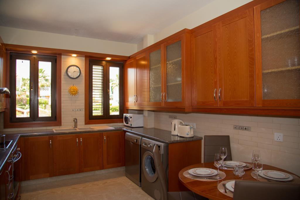 3 Bedroom D102 On The Beach At Thera Apartment