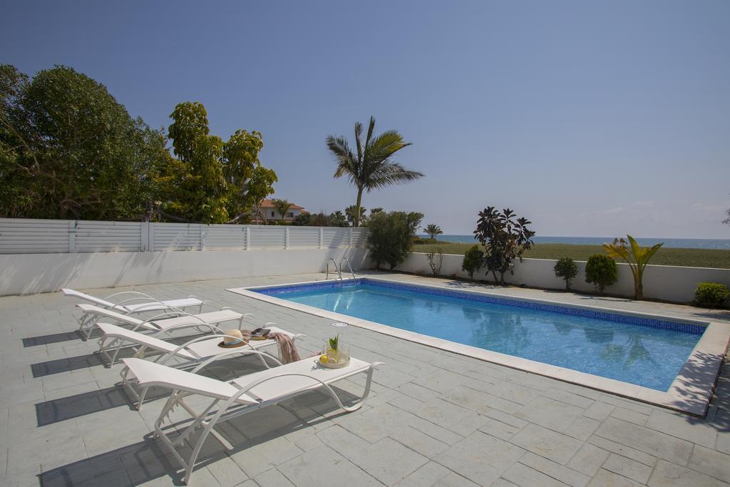 Iris Villa Mazotos