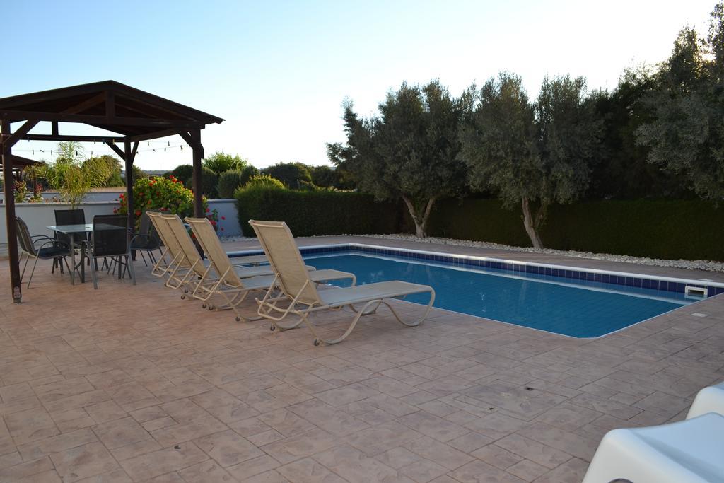 Makronissos Villa *