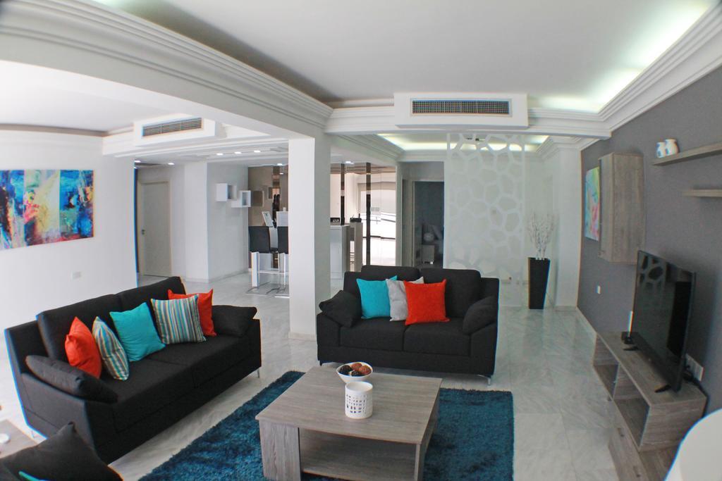 Lazuli Beachfront Penthouse 504 Apartment