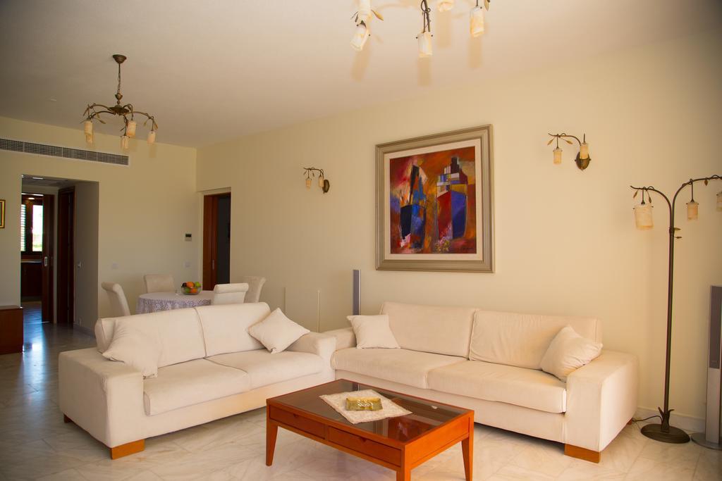 3 Bedroom D102 On The Beach At Thera Apartment