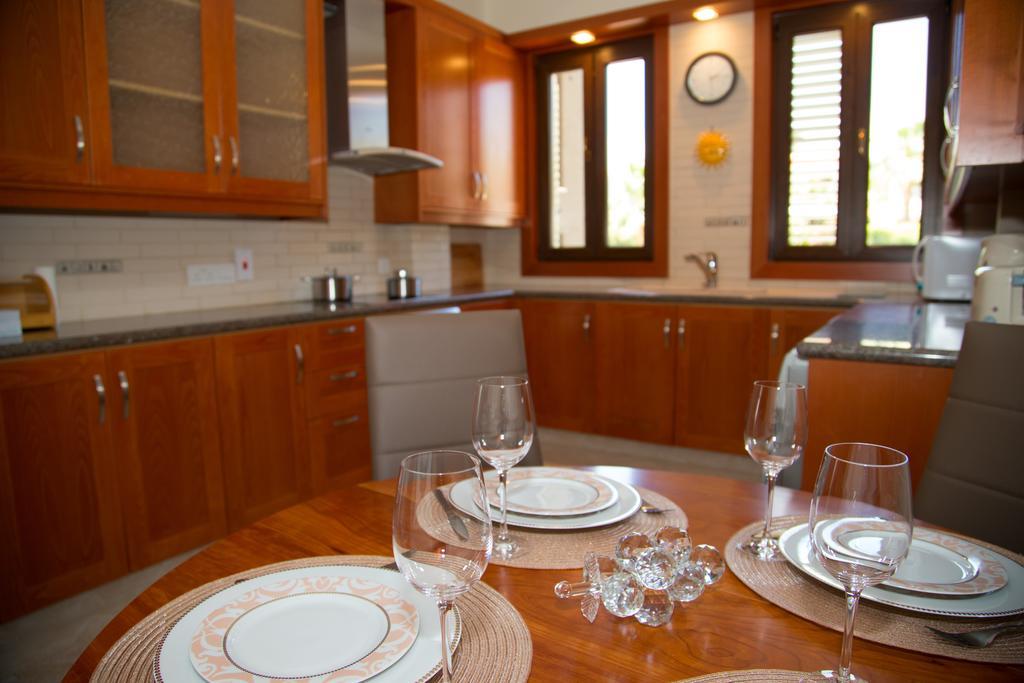 3 Bedroom D102 On The Beach At Thera Apartment *