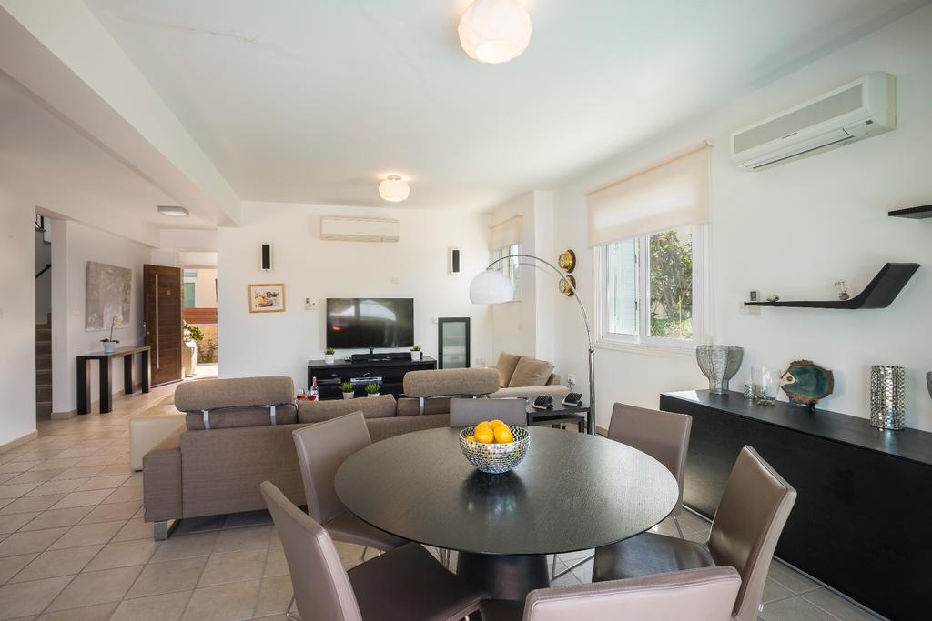 Ricky Holiday home