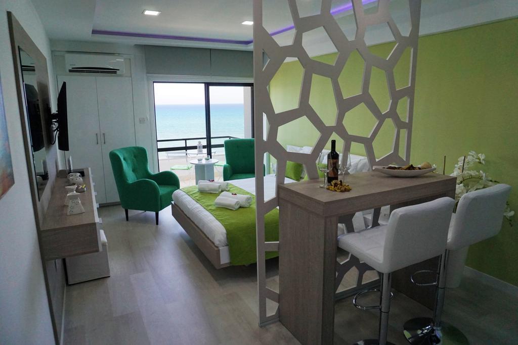 Lazuli Sea View-beachfront Ap 405 Larnaca