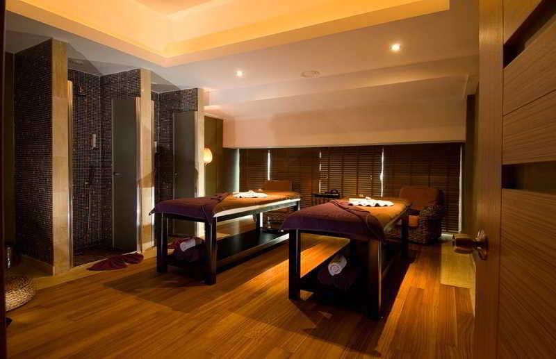 Noah's Ark Deluxe Hotel