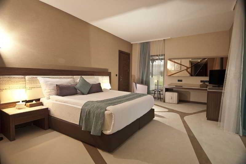 Noah's Ark Deluxe Hotel 5*