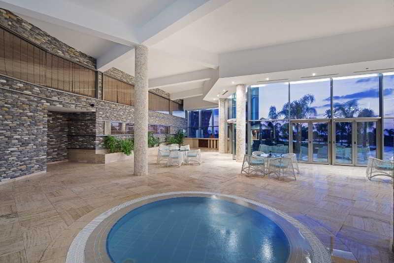 Noah's Ark Deluxe Hotel Vokolidha