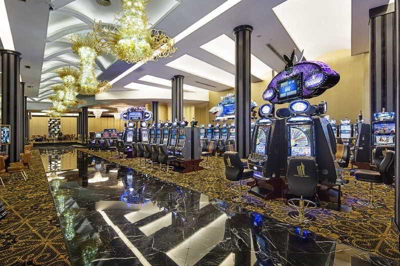 Noah's Ark Deluxe Hotel