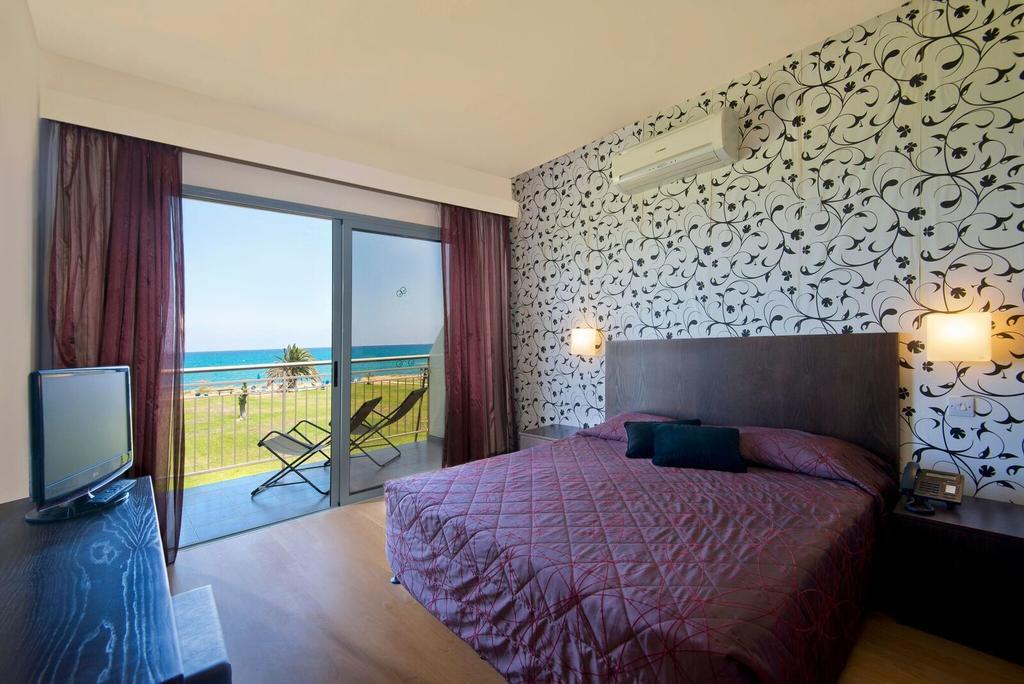 Natura And Hotel