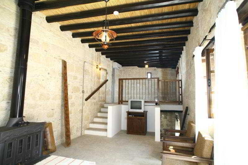 Leonidas Village *