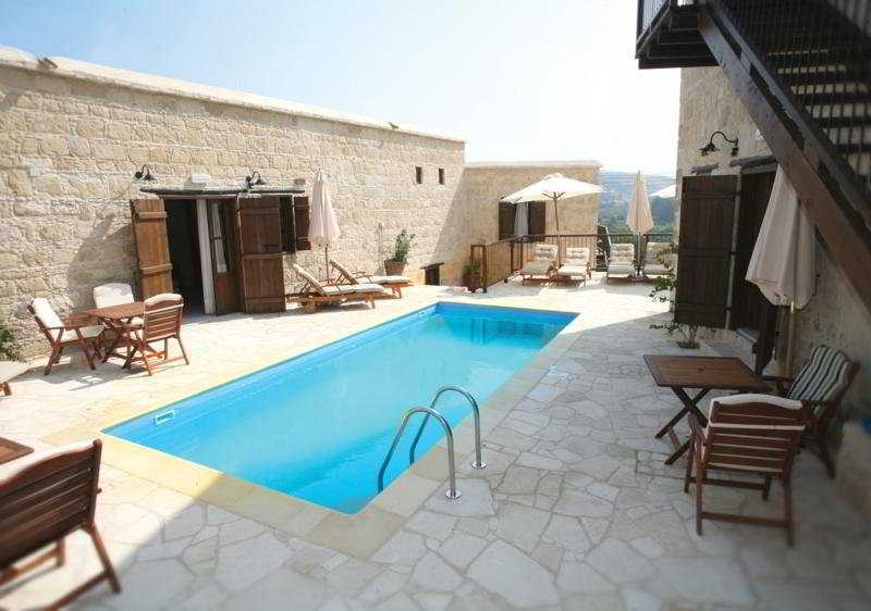 Leonidas Village