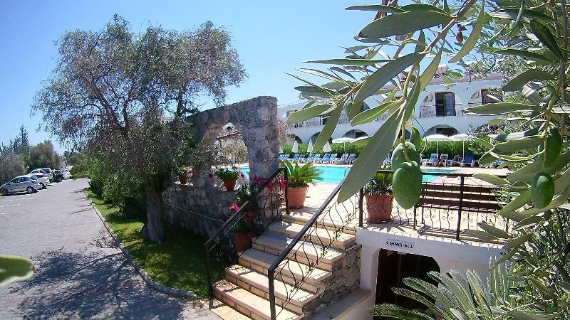 Hotel Bare Hill Village 2*
