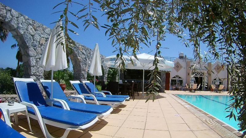 Hotel Bare Hill Village
