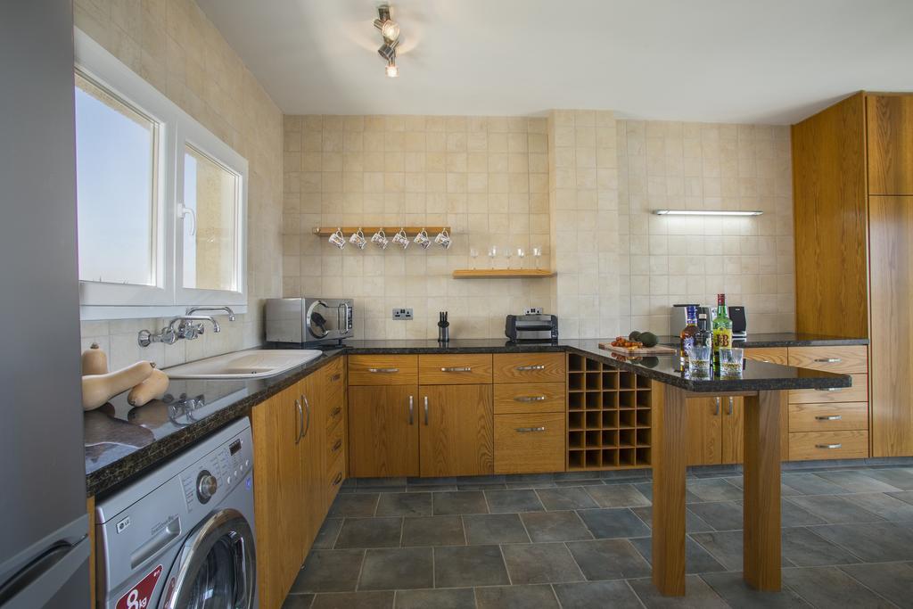 Larnaca Sunshore Beachfront Apartment