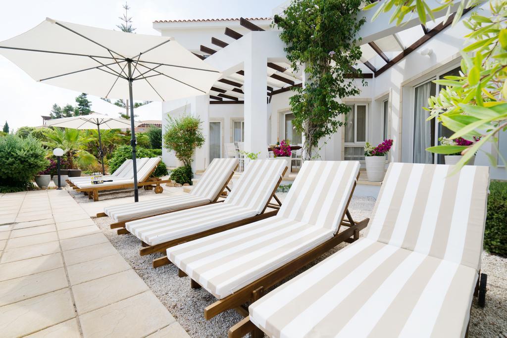 Margarita Villa *