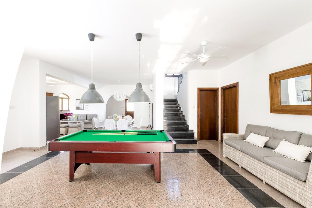 Malibu Villa Peyia