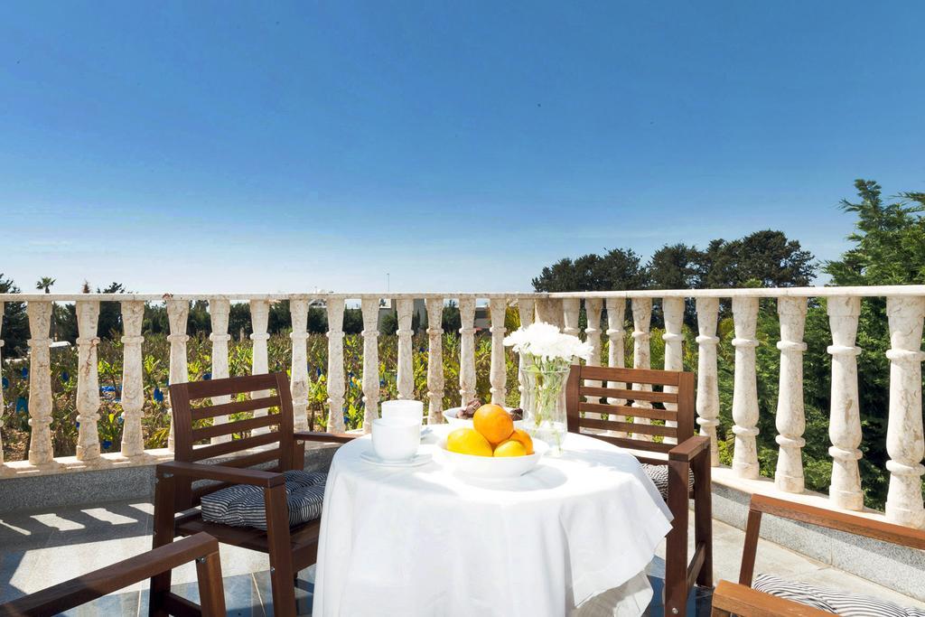 Malibu Villa Peyia