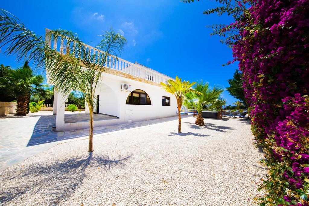 Malibu Villa *