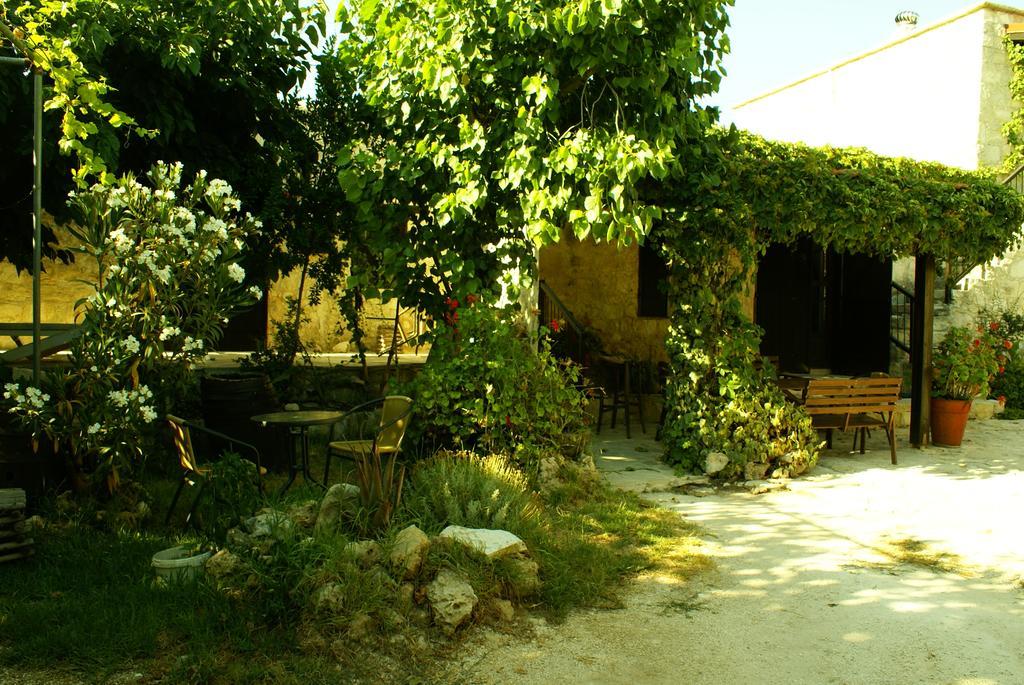 Loxandra Inn 2*