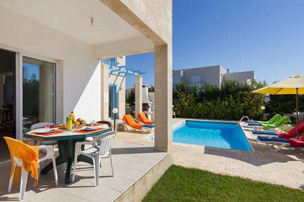 Villa Philippos - 3 *