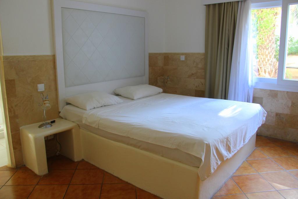 Hotel Pine Bay Boutique & Cakistes Restaurant