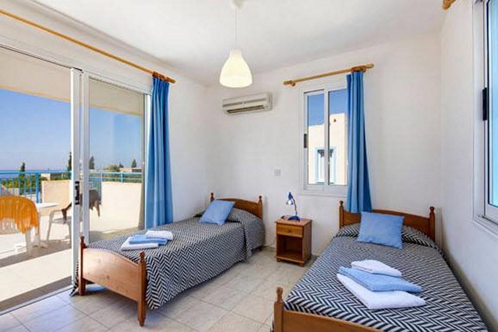 Philippos - 3 *