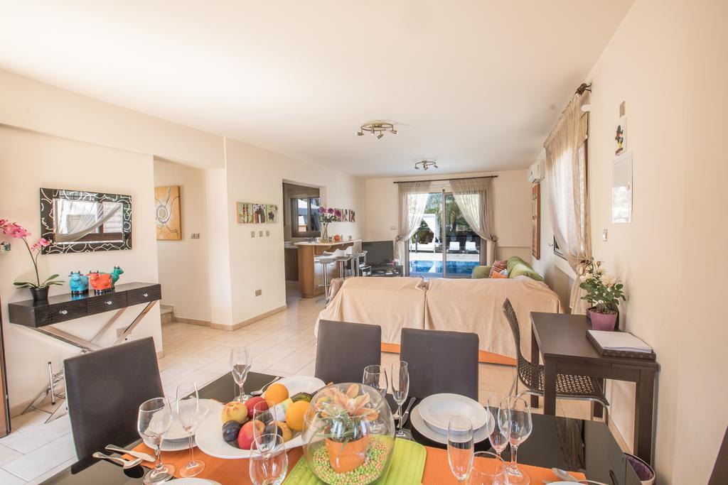 Artemisia Villa
