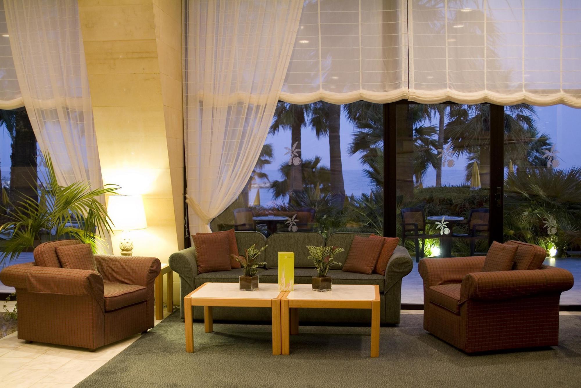 Palm & 4*
