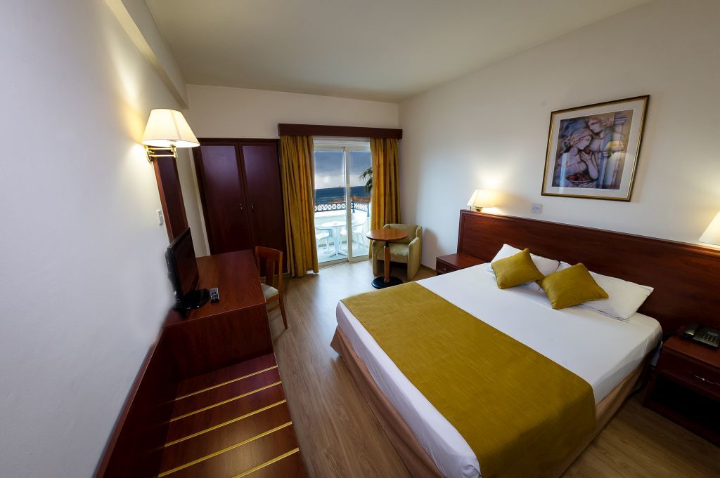 Kapetanios Hotel 3*