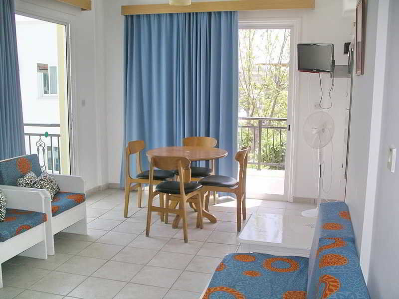 Renos Aparthotel